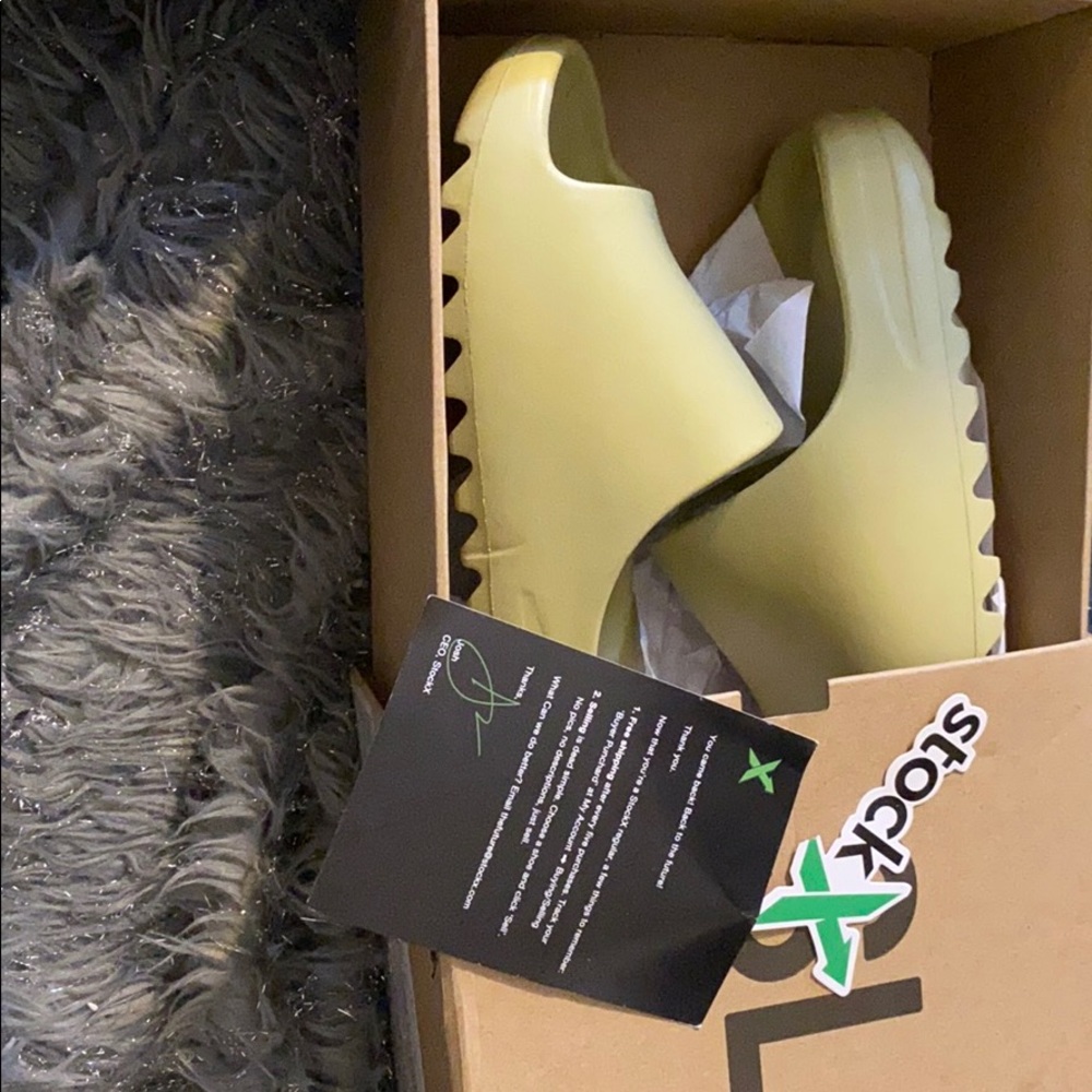 Yeezy slides RESIN COLOR